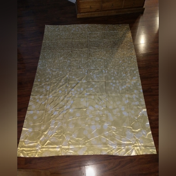 Decorative backdrop cloth with the design shown will come unopened (4E) - Picture 9 of 16